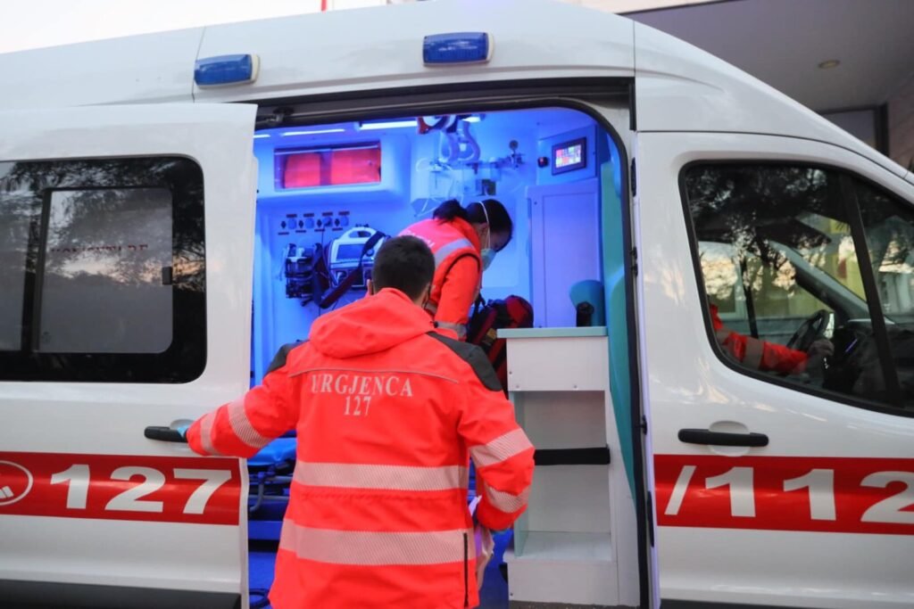 Aksident në kryqëzimin e Gjadrit, dy të lënduar nga përplasja e automjeteve