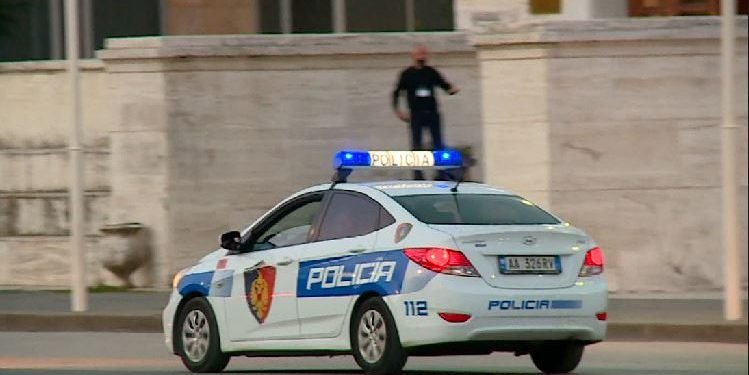 67-vjeçar vetëplagoset me armë zjarri në Tiranë, arrestohet për armëmbajtje pa leje 67-vjeçar vetëplagoset me armë zjarri në Tiranë, arrestohet për armëmbajtje pa leje