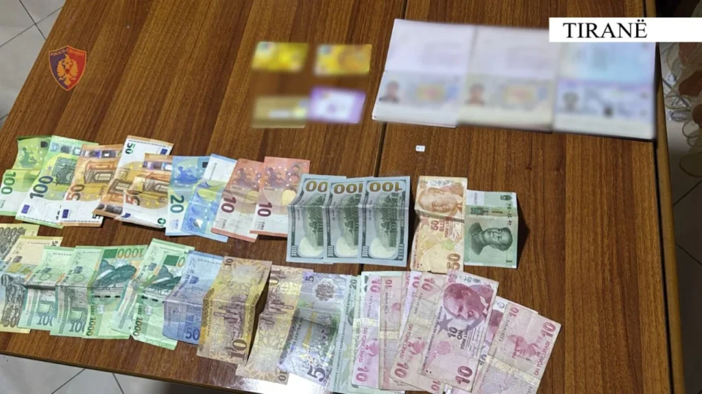 Apartament i përshtatur për prostitucion në bulevardin “Zogu i Parë”, tre të arrestuara