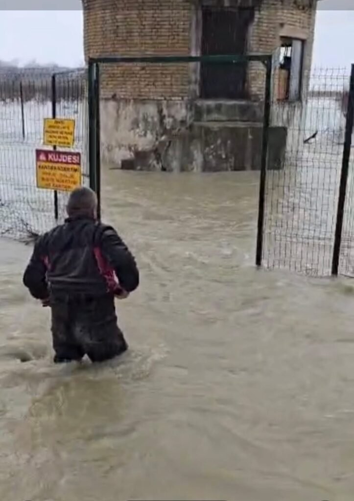 Rikthehet furnizimi me ujë në Fier, por vetëm për përdorim sanitar përkohësisht