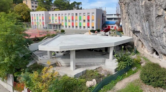 Mes Gurit të Përmetit dhe betonit: Banorët kundër Qendrës Multifunksionale Mes Gurit të Përmetit dhe betonit: Banorët kundër Qendrës Multifunksionale