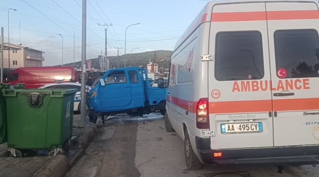 Aksident në hyrjen jugore të Lushnjës, dy drejtues mjetesh të plagosur