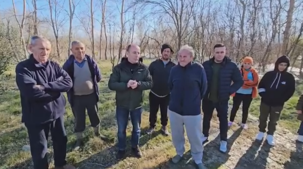 Kryebashkiaku i Kuçovës, Kreshnik Hajdari, mes banorëve të fshatrave Ferras dhe Salac-Kozare !