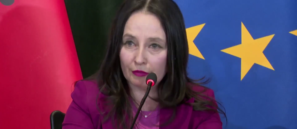 Dhuka mohon bllokimin e fondeve të BE-së për dixhitalizimin: Nuk ka asnjë komunikim nga Komisioni Evropian Dhuka mohon bllokimin e fondeve të BE-së për dixhitalizimin: Nuk ka asnjë komunikim nga Komisioni Evropian