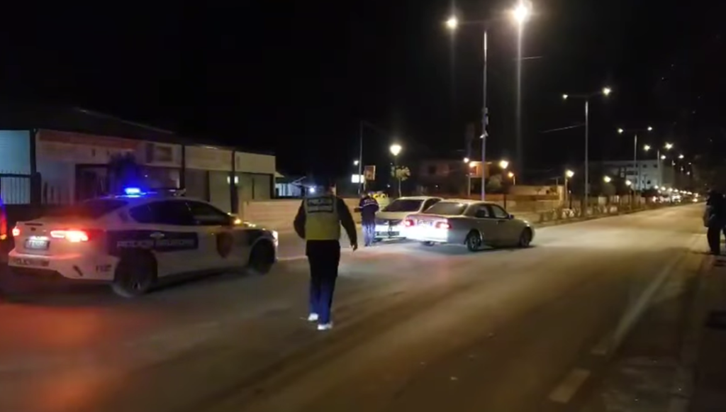 Aksident në hyrje të qytetit të Beratit,plagosen lehte dy bashkëshortët që udhëtonin në njërin nga mjetet.