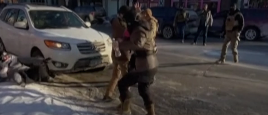 Vrasja e Alex Prettit në Minneapolis, video dhe dëshmi sfidojnë versionin e agjentëve federalë