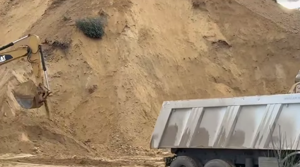 Tokat e fshatit Mifol po gërryhen në mënyrë të pakontrolluar