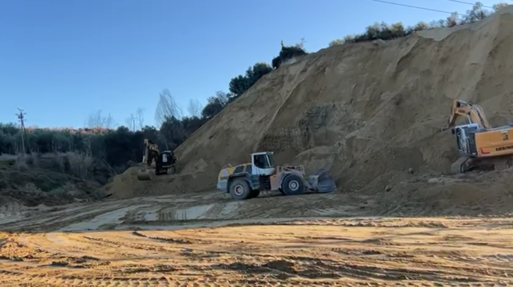 IKMT pezullon punimet në Mifol dhe gjobit firmën që po gërryente kodrën