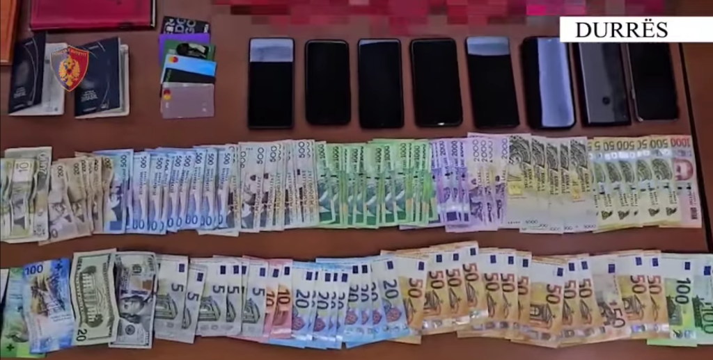 Apartament i përshtatur për prostitucion në Durrës, katër persona nën hetim pas operacionit policor Apartament i përshtatur për prostitucion në Durrës, katër persona nën hetim pas operacionit policor