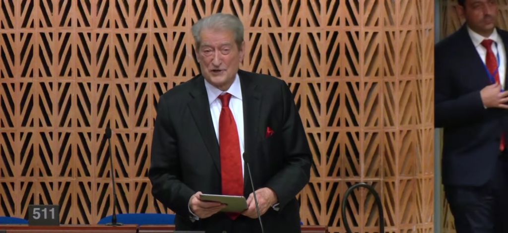 Berisha denoncon Edi Ramën në Strasburg, fjalimi ndërpritet pas dy minutash në Asamblenë Parlamentare të Këshillit të Europës Berisha denoncon Edi Ramën në Strasburg, fjalimi ndërpritet pas dy minutash në Asamblenë Parlamentare të Këshillit të Europës