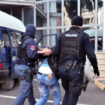 I shpallur në kërkim ndërkombëtar për trafik droge, arrestohet në Fier 23-vjeçari