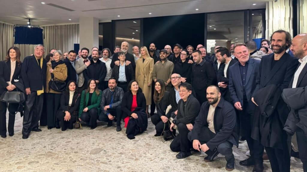 Darka e Sazanit: Si u vu pasuria publike në tryezë Darka e Sazanit: Si u vu pasuria publike në tryezë