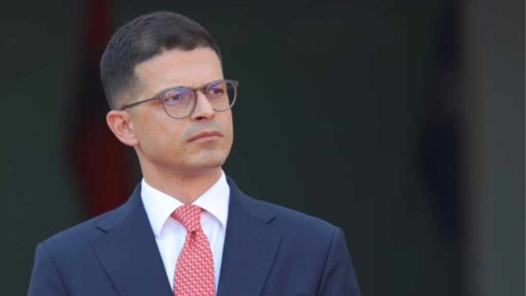 Rritje pagash, personel shtesë dhe armatim i ri, Vengu zbulon prioritetet e strategjisë së re të mbrojtjes