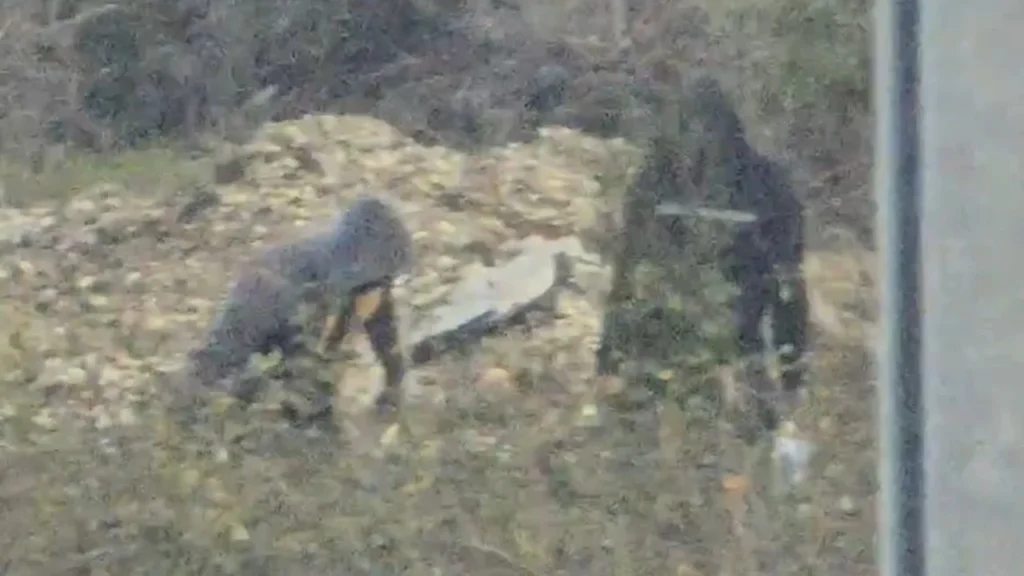 Digjnin goma pranë autostradës për skrap, dy persona procedohen në Vlorë