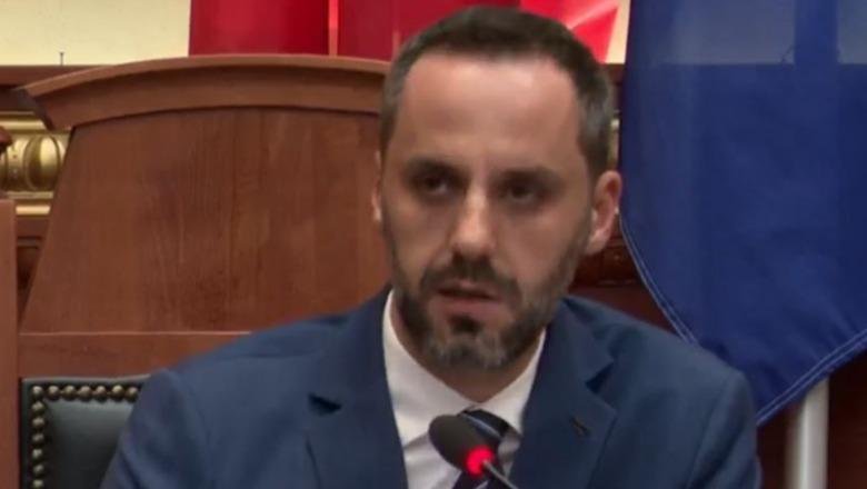 Lamallari: parkimi në rresht të dytë rrezikon sigurinë publike, mund të trajtohet si vepër penale