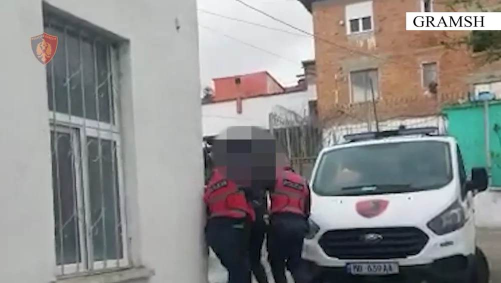 Konflikt në Gramsh, babë e bir në pranga pas plagosjes së 34-vjeçarit