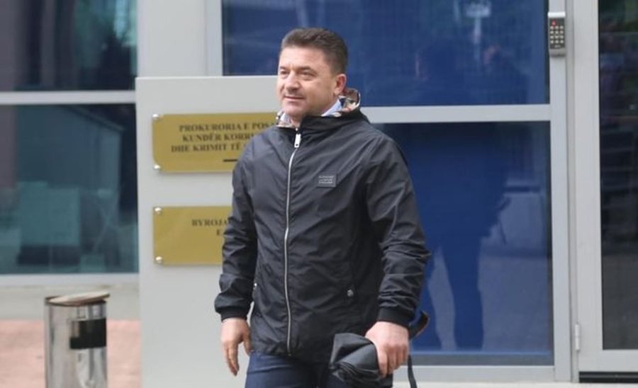 33 milionë lekë dëm nga tenderët, SPAK merr të pandehur ish-kryebashkiakun e Kavajës Elvis Roshi 33 milionë lekë dëm nga tenderët, SPAK merr të pandehur ish-kryebashkiakun e Kavajës Elvis Roshi