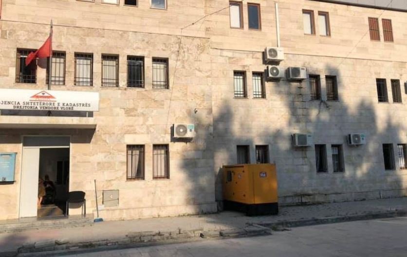 Dosjet dhe baza materiale e Kadastrës së Vlorës transportohen në Tiranë