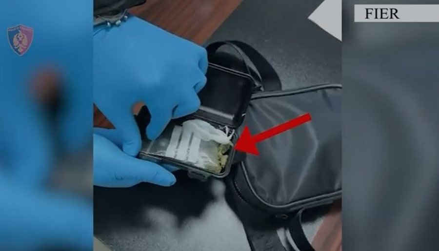 Operacioni “Target” në Fier, pas 6 muajsh hetim bie në pranga shpërndarësi i kanabisit Operacioni “Target” në Fier, pas 6 muajsh hetim bie në pranga shpërndarësi i kanabisit