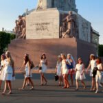 Letonia përballet me një krizë të thellë demografike nga mungesa e burrave në moshat aktive