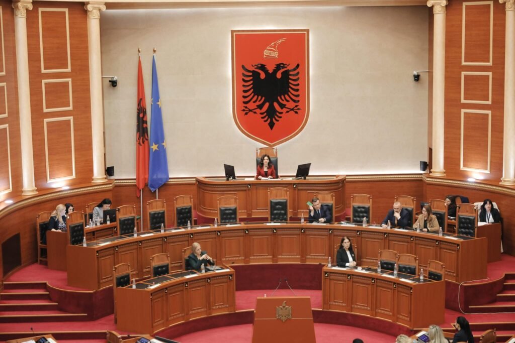 Shqipëria hedh bazat e ligjit për lobimin duke kufizuar takimet informale dhe duke vendosur ndalesa për ish-zyrtarët