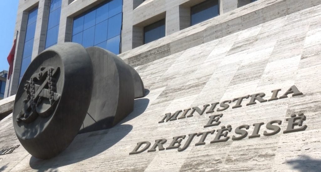 Ministria e Drejtësisë forcon kontrollin mbi noterët, 22 inspektime dhe masa disiplinore Ministria e Drejtësisë forcon kontrollin mbi noterët, 22 inspektime dhe masa disiplinore