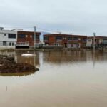 Situatë emergjente nga vërshimet në Kosovë, reshjet e borës sjellin lehtësim të përkohshëm