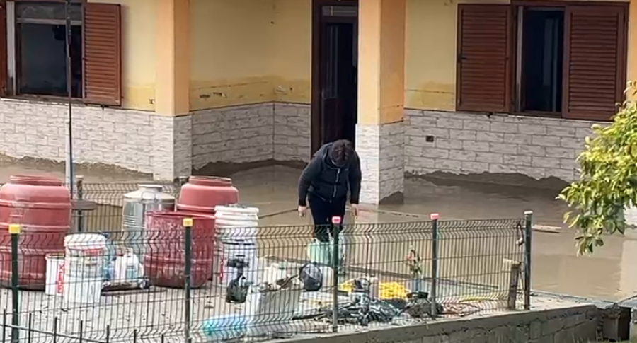 Verifikohen dëmet nga përmbytjet në Ferras, autoritetet në gatishmëri për rritjen e prurjeve të Semanit