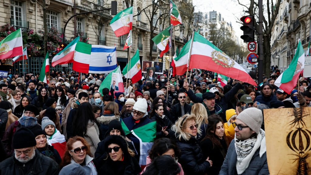 Rritet bilanci i viktimave në Iran, protestat shoqërohen me dhunë dhe izolim informativ