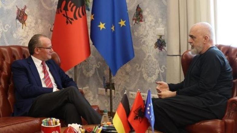 Ministri gjerman Krichbaum takim me Ramën: Reforma në drejtësi dhe lufta kundër korrupsionit, vendimtare për BE