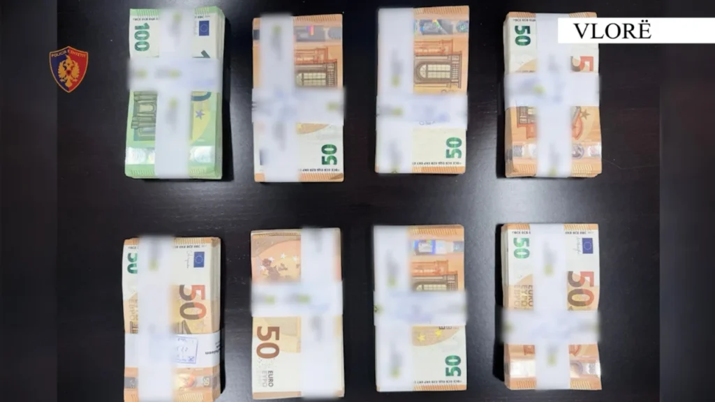 45 mijë euro të padeklaruara në kufi, procedohet një shtetas grek në Portin e Sarandës 45 mijë euro të padeklaruara në kufi, procedohet një shtetas grek në Portin e Sarandës