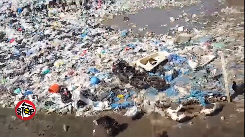 Rama publikon pamje nga Shkozeti dhe lidh përmbytjet me ndotjen: Plehrat e hedhura në rrugë kthehen në bllokim kanalesh