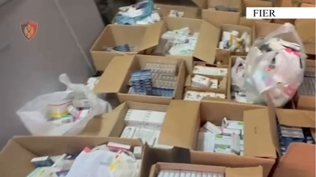 Ilaçe të skaduara dhe kontrabandë drejt farmacive të Fierit, policia arreston 42-vjeçarin Ilaçe të skaduara dhe kontrabandë drejt farmacive të Fierit, policia arreston 42-vjeçarin