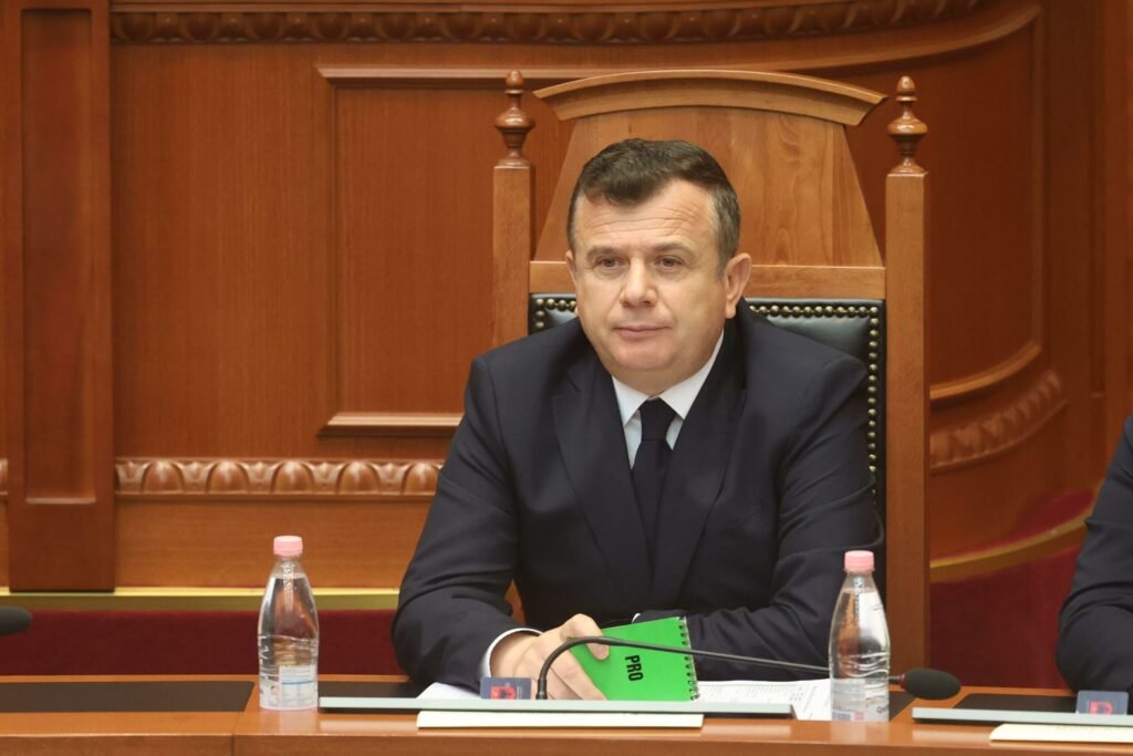 Balla paralajmëron PD-në: nëse mungon të hënën, ndryshimet për Reformën Territoriale votohen të martën Balla paralajmëron PD-në: nëse mungon të hënën, ndryshimet për Reformën Territoriale votohen të martën