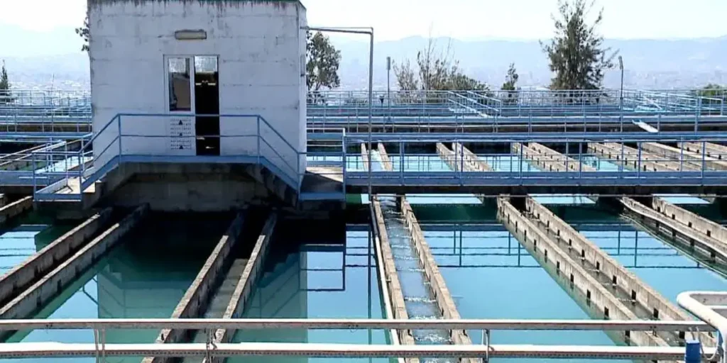 Qindra milionë euro kredi, por rubinetë bosh: paradoksi i ujësjellësve në Shqipëri