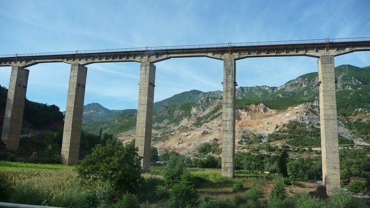 Një person humb jetën pasi bie nga ura e Bushtricës në Përrenjas