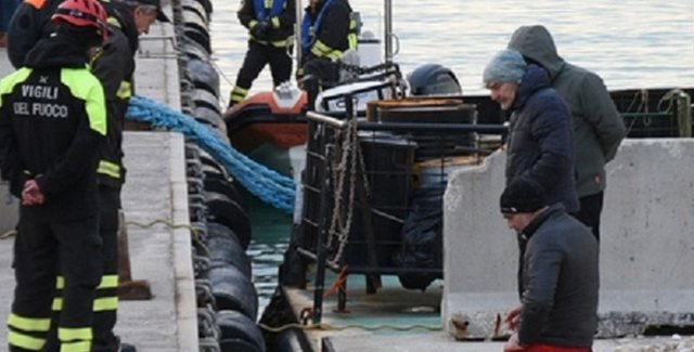 E rëndë në familjen shqiptare në Itali, djali dhunon nënën në ditën e lindjes së tij dhe më pas hidhet në det E rëndë në familjen shqiptare në Itali, djali dhunon nënën në ditën e lindjes së tij dhe më pas hidhet në det