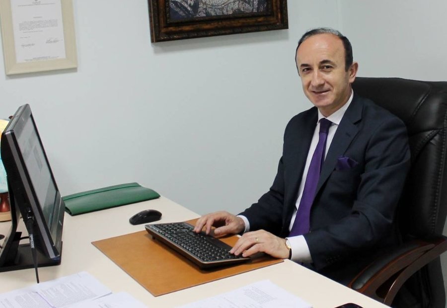 Dash Sula “zhduk” të gjitha shenjat që e lidhnin me Partinë Demokratike, ish-demokrati ndërmerr veprimin e radhës