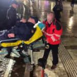 Lendohet polici, dërgohet me barelë drejt spitalit
