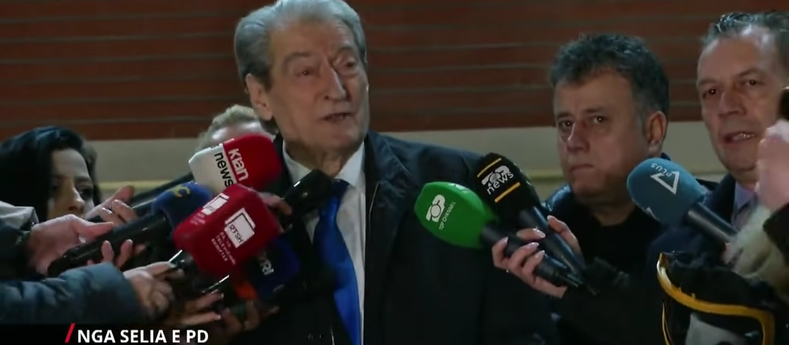 Berisha pas mbylljes së protestës: “Banditë me uniformë u vërsulën si bisha ndaj qytetarëve”