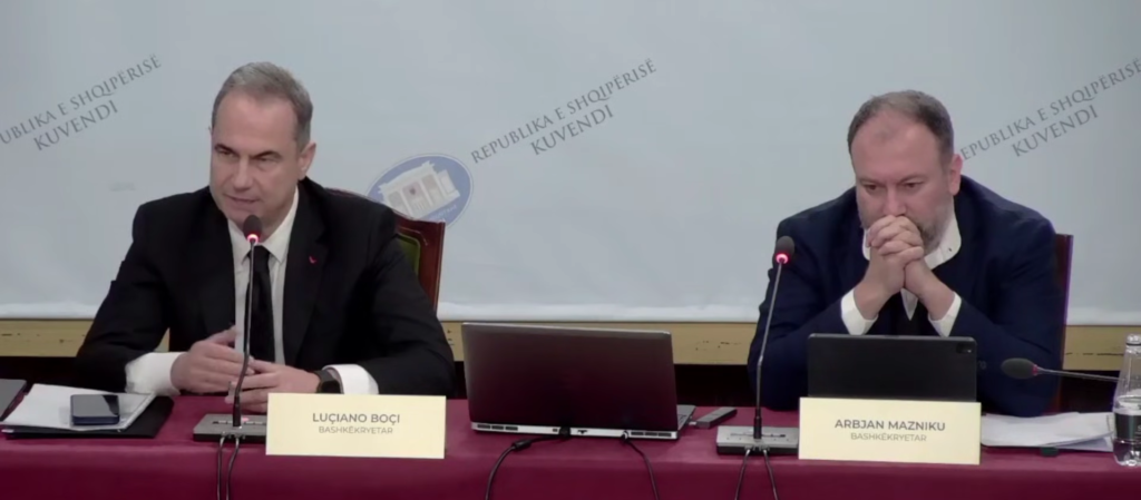 Komisioni i Reformës Territoriale rifillon punën, opozita i jep fund bojkotit