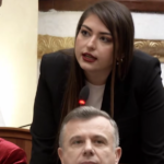 Mila-Berishës në Kuvend: “Nuk u lodhe duke djegur Shqipërinë për prapanicën tënde?”
