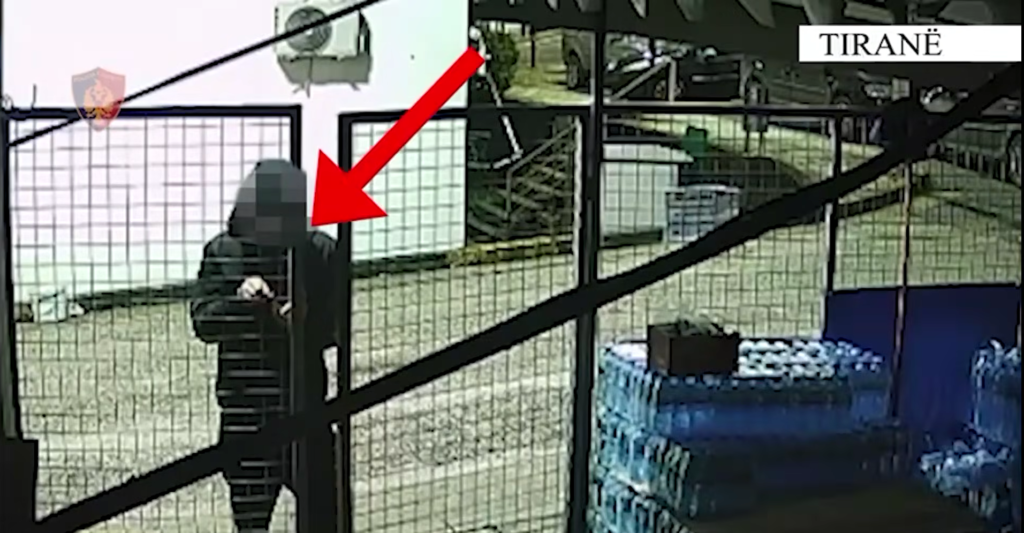 Vodhën në 3 biznese në Vorë, arrestohet 31-vjeçari, bashkëpunëtori në kërkim