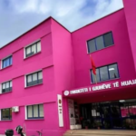 Shkodra, qyteti i artit, kulturës dhe traditës, sapo ka marrë një “dhuratë” vizuale që vështirë se mund të injorohet