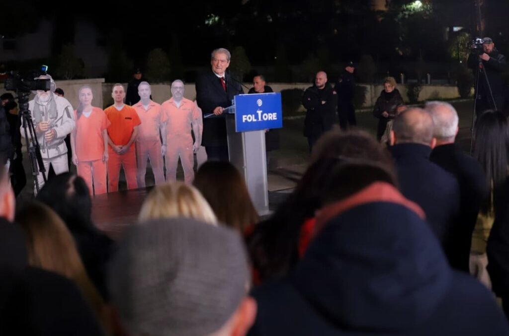 Berisha: Baxhanaku i Ramës u shet shkollave kompjuterë 10 herë më shtrenjtë se në Vjenë apo Paris