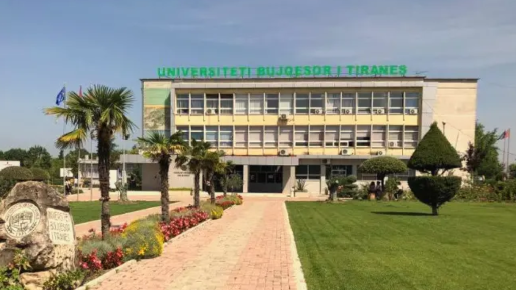 Tenderë fiktivë në Universitetin Bujqësor, 23 të pandehur përballen me 34 vite e 6 muaj burg Tenderë fiktivë në Universitetin Bujqësor, 23 të pandehur përballen me 34 vite e 6 muaj burg