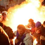 21 të arrestuar pas përplasjes në protestë, mes tyre 4 të mitur; nën hetim edhe pesë zyrtarë të PD