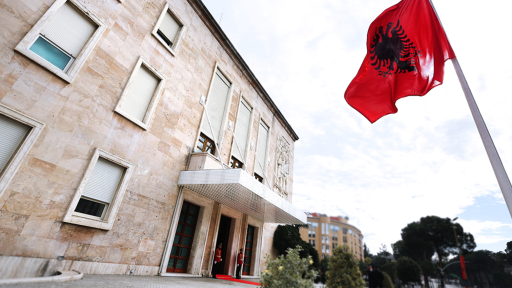 Indeksimi 2.5% i pagave, qeveria zgjeron kategoritë përfituese: zjarrfikës, pushtet vendor dhe personel në misione jashtë vendit