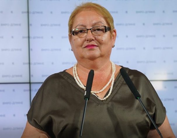 Polemika në Tetovë, ministrja e Arsimit kërkon përdorimin e maqedonishtes në debat publik Polemika në Tetovë, ministrja e Arsimit kërkon përdorimin e maqedonishtes në debat publik