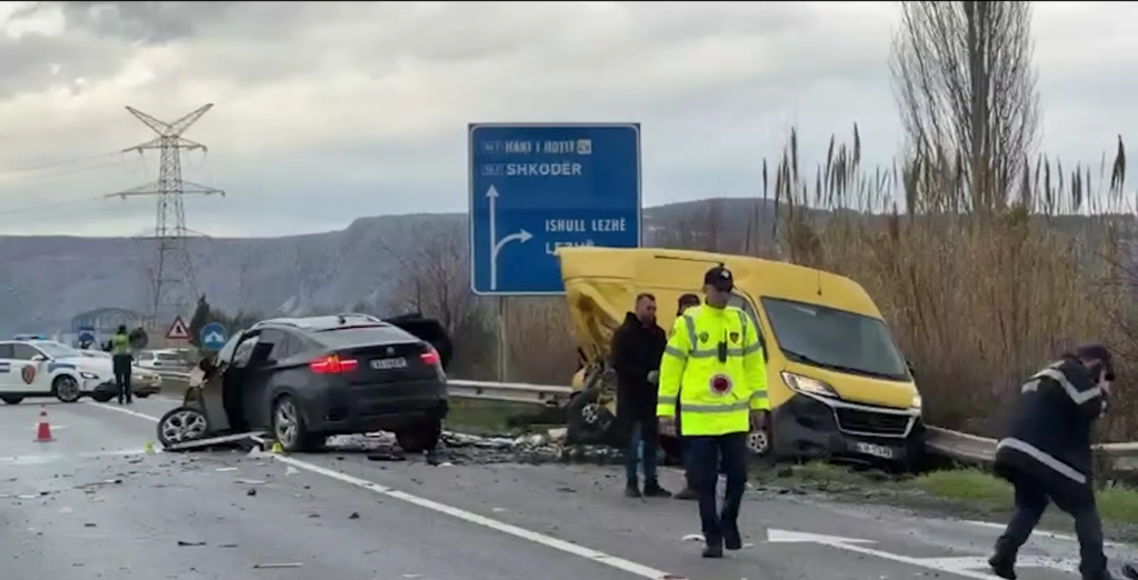 Tre makina përplasen në hyrje të Lezhës, të plagosur dhe trafik i rënduar